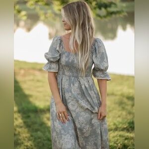 ISO NEUFLORA Havana Dress size S or M 😍😍